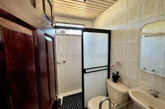 Venta de propiedad amplia con casa y apartamentos para inversión #26-1520 GS