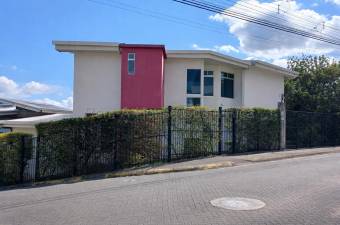 Venta de casa de tres plantas en residencial familiar #26-1812 GS