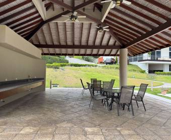 Lote de 800 m2 a la venta en condominio en Escazú