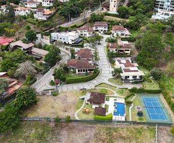Lote de 800 m2 a la venta en condominio en Escazú