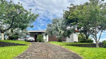 Venta Casa de Lujo en La Guácima de Alajuela. RAH 26-207