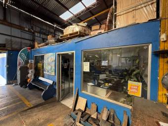 Terreno con Bodega Industrial en Heredia