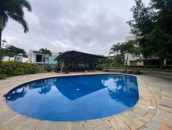 Se vende apartamento en Pozos Santa Ana 26-1932