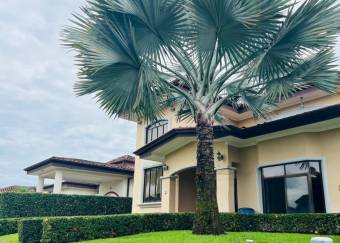 VENTA DE CASA DE PLAYA EN BEJUCO