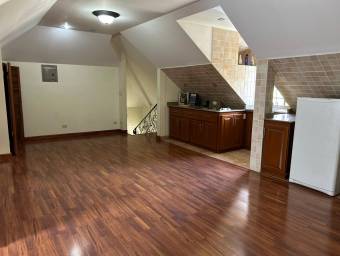 Casa en alquiler en la Guácima con apartamento y amplio jardín #26-1890 GS