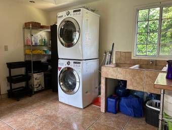 Casa en alquiler en la Guácima con apartamento y amplio jardín #26-1890 GS
