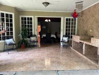 Casa en alquiler en la Guácima con apartamento y amplio jardín #26-1890 GS