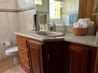 Casa en alquiler en la Guácima con apartamento y amplio jardín #26-1890 GS