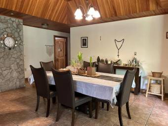 Casa en alquiler en la Guácima con apartamento y amplio jardín #26-1890 GS