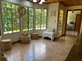 Casa en alquiler en la Guácima con apartamento y amplio jardín #26-1890 GS
