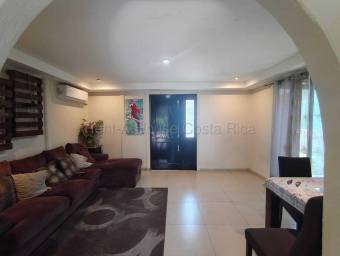 Casa en venta esquinera en Turrúcares con seguridad y 4 parqueos #26-1882 GS