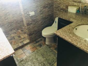 Se vende casa en Catedral San José 26-1130