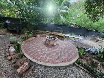 Casa en venta en Cahuita con piscina amplio terreno e ideal para Airbnb #26-1897 GS