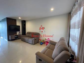 Venta casa en condominio con amplia zona verde y amenidades familiares #26-1911 GS