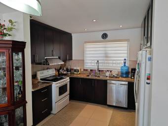 Venta casa moderna en condominio con patio amplio y vistas espectaculares #26-1886 GS