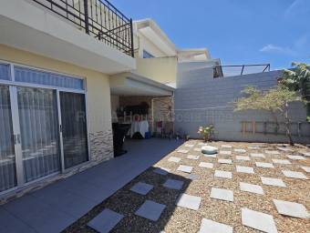 Venta casa moderna en condominio con patio amplio y vistas espectaculares #26-1886 GS
