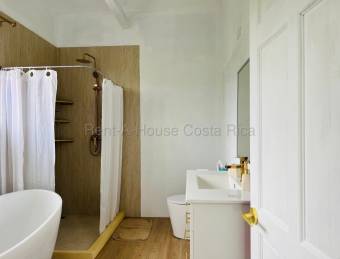 Venta quinta moderna con vista a montañas y gran terreno natural #26-1915 GS