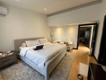 Casa en venta contemporánea remodelada en exclusivo condominio de 7 unidades #26-1729 GS