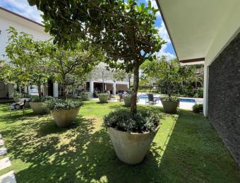 Se alquila apartamento en Escazú San José 26-1705