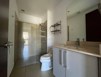 Se alquila apartamento en Escazú San José 26-1705