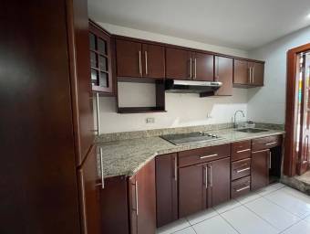 Venta de propiedad con 4 apartamentos y uso mixto #26-1912 GS