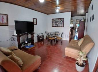 Venta de casa con amplio terreno e inversión estratégica #26-1910 GS