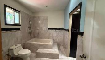Casa en venta en Mata de Plátano con vista verde y espacio para 4 vehículos #26-1542 GS