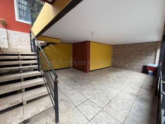 Casa en venta en Mata de Plátano con vista verde y espacio para 4 vehículos #26-1542 GS
