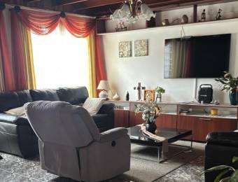 Casa en venta en Aserrí con terraza zona verde y espacio para 3 vehículos #25-2025 GS