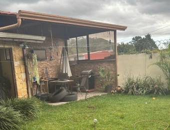Casa en venta en Aserrí con terraza zona verde y espacio para 3 vehículos #25-2025 GS