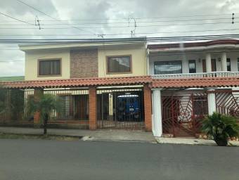Casa en venta en Aserrí con terraza zona verde y espacio para 3 vehículos #25-2025 GS
