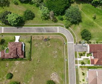 Lote de 881 m2 a la venta en Condominio Las Vueltas, Ciudad Hacienda Los Reyes, La Guacima.
