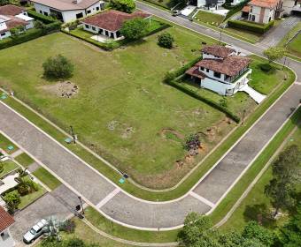 Lote de 881 m2 a la venta en Condominio Las Vueltas, Ciudad Hacienda Los Reyes, La Guacima.