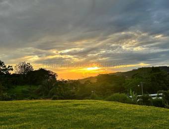 Casa en venta en Puriscal con amplios jardines y vistas panorámicas #26-1877 GS