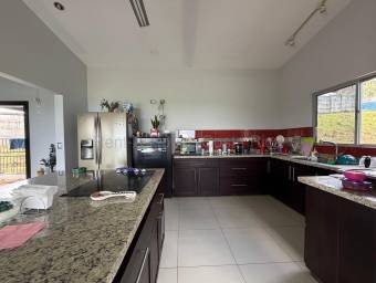 Casa en venta en Puriscal con amplios jardines y vistas panorámicas #26-1877 GS