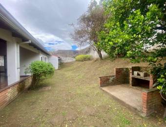 Propiedad en venta en Santo Domingo de Heredia con uso mixto y amplio parqueo #26-1893 GS