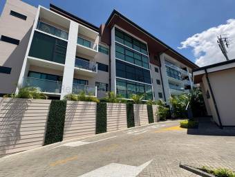 Se alquila apartamento en Escazú Centro 26-1681