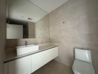 Se alquila apartamento en Escazú Centro 26-1681
