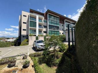 Se alquila apartamento en Escazú Centro 26-1681