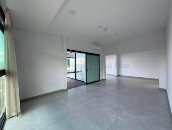 Se alquila apartamento en Escazú Centro 26-1681