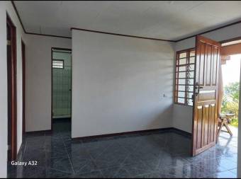 Venta de Casa con Amplio Terreno en Naranjo