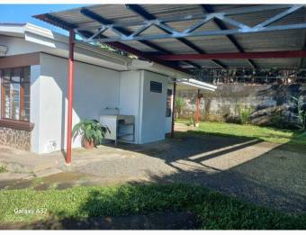 Venta de Casa con Amplio Terreno en Naranjo