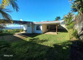 Venta de Casa con Amplio Terreno en Naranjo