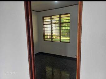 Venta de Casa con Amplio Terreno en Naranjo