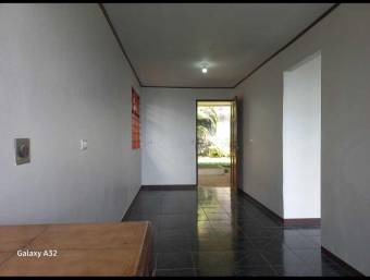 Venta de Casa con Amplio Terreno en Naranjo