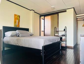 Se vende casa con uso de suelo mixto en Heredia Centro 26-1044