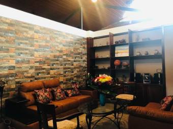 Se vende casa en Catedral San José 26-1130