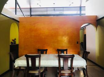 Se vende casa en Catedral San José 26-1130