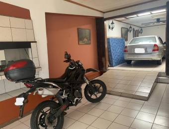 Se vende casa en Montes de Oca San José 26-96