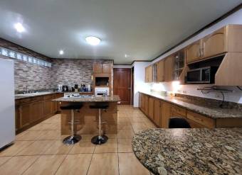 Se vende casa en Belén Heredia 26-987
